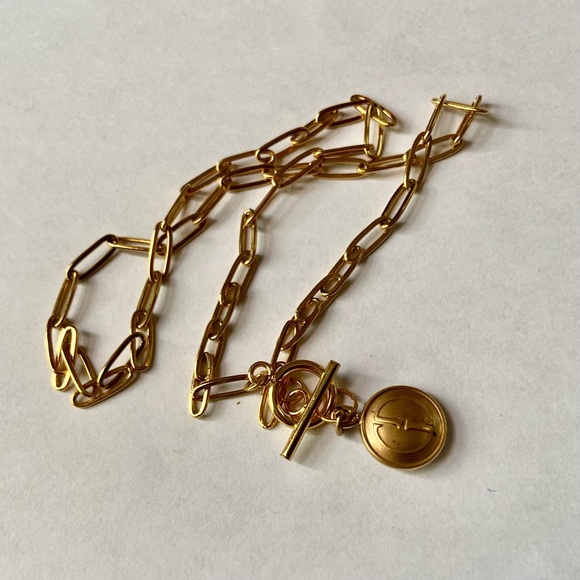 Gucci Gold Tone GG Charm with 18in Gold Plated Chain Necklace - Picture 6 of 8